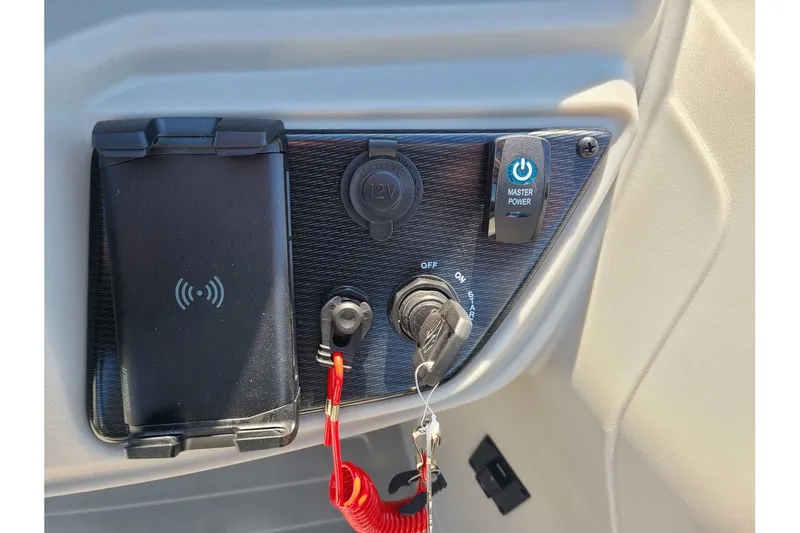 Slide: The Image of Trifecta 20RF LE With A 60HP Suzuki Motor 2024 - 15