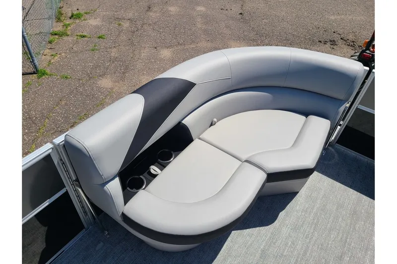 Slide: The Image of Trifecta 20RF LE With A 60HP Suzuki Motor 2024 - 17