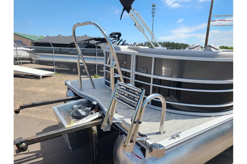 Slide: The Image of Trifecta 20RF LE With A 60HP Suzuki Motor 2024 - 2