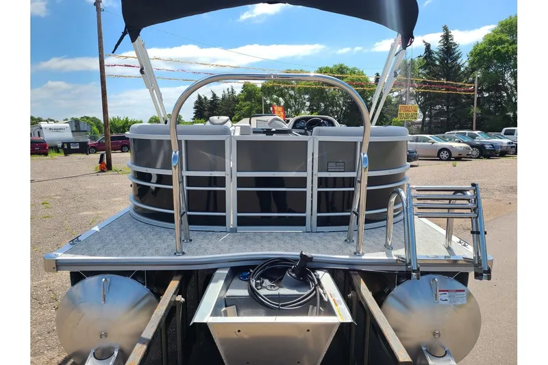 Slide: The Image of Trifecta 20RF LE With A 60HP Suzuki Motor 2024 - 3