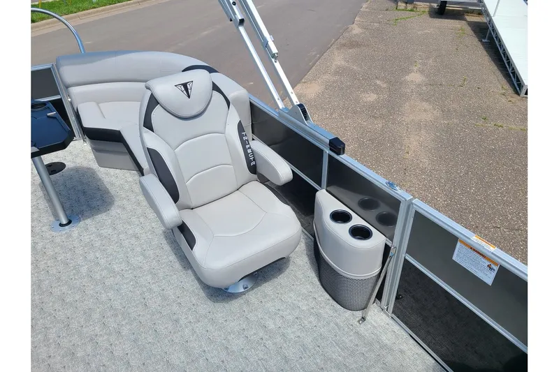 Slide: The Image of Trifecta 20RF LE With A 60HP Suzuki Motor 2024 - 6