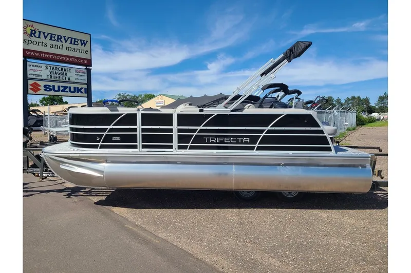 The Image of Trifecta LE Series 20C2 With A 60HP Suzuki Motor 2024 - 1