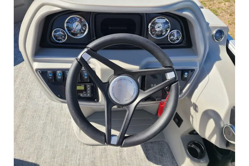 Slide: The Image of Trifecta LE Series 20C2 With A 60HP Suzuki Motor 2024 - 12