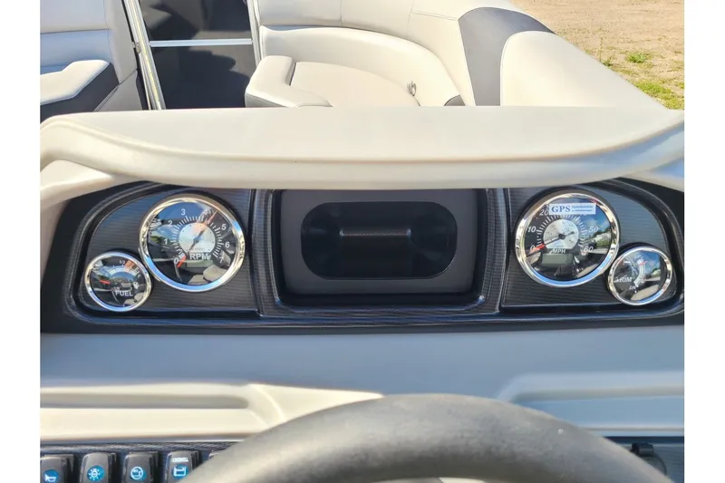 Slide: The Image of Trifecta LE Series 20C2 With A 60HP Suzuki Motor 2024 - 13