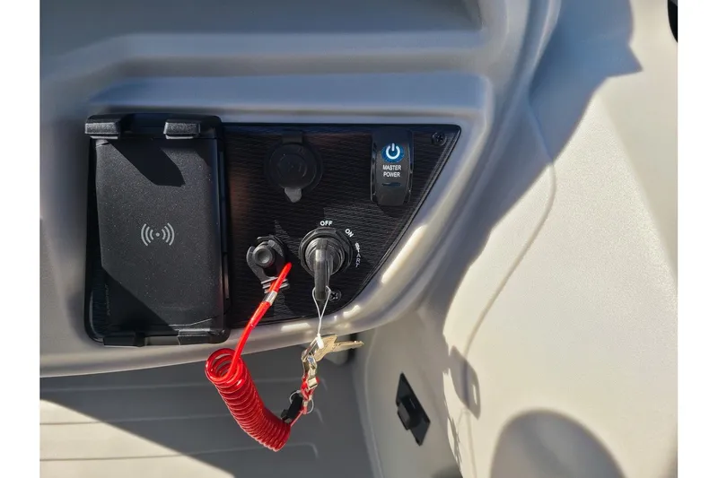 Slide: The Image of Trifecta LE Series 20C2 With A 60HP Suzuki Motor 2024 - 14