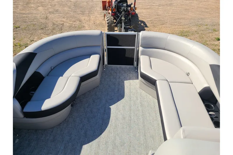 Slide: The Image of Trifecta LE Series 20C2 With A 60HP Suzuki Motor 2024 - 16