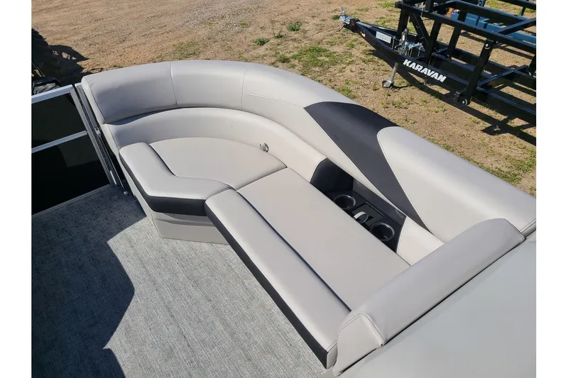 Slide: The Image of Trifecta LE Series 20C2 With A 60HP Suzuki Motor 2024 - 17