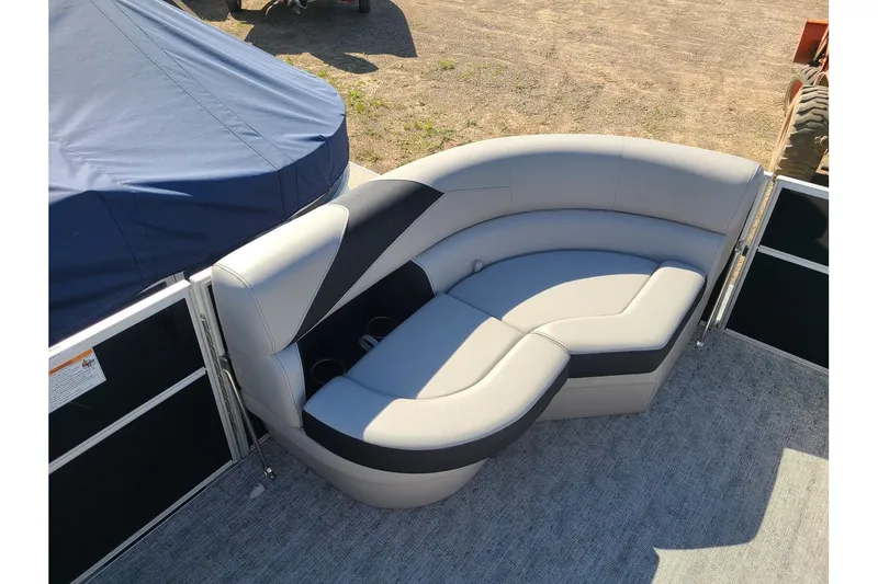 Slide: The Image of Trifecta LE Series 20C2 With A 60HP Suzuki Motor 2024 - 18