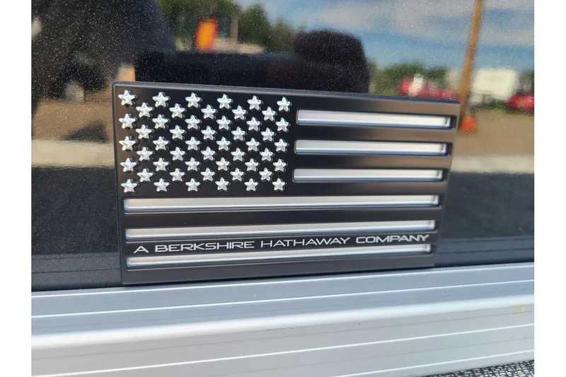 Slide: The Image of Trifecta LE Series 20C2 With A 60HP Suzuki Motor 2024 - 21