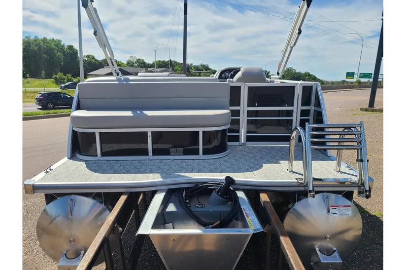 Slide: The Image of Trifecta LE Series 20C2 With A 60HP Suzuki Motor 2024 - 3