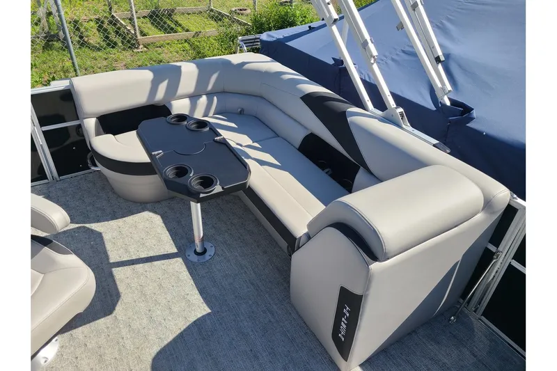 Slide: The Image of Trifecta LE Series 20C2 With A 60HP Suzuki Motor 2024 - 7