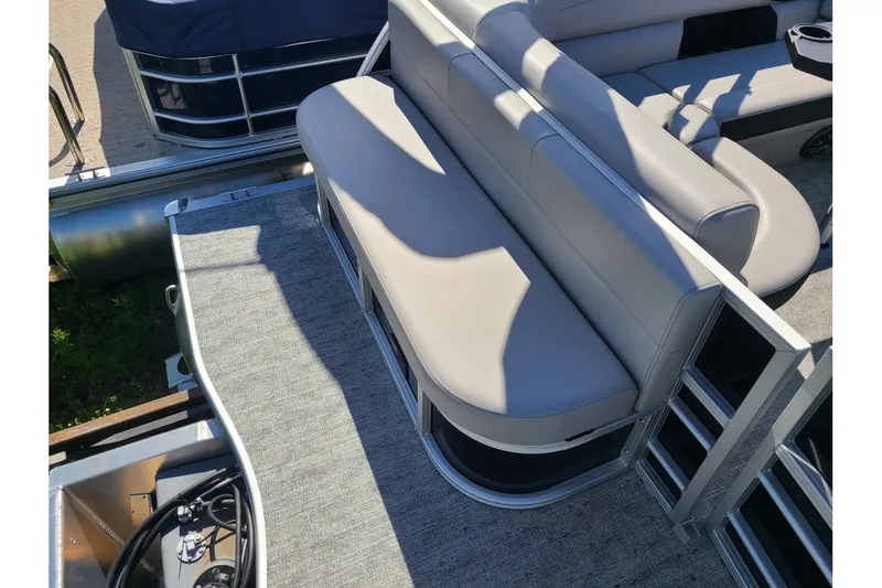 Slide: The Image of Trifecta LE Series 20C2 With A 60HP Suzuki Motor 2024 - 9