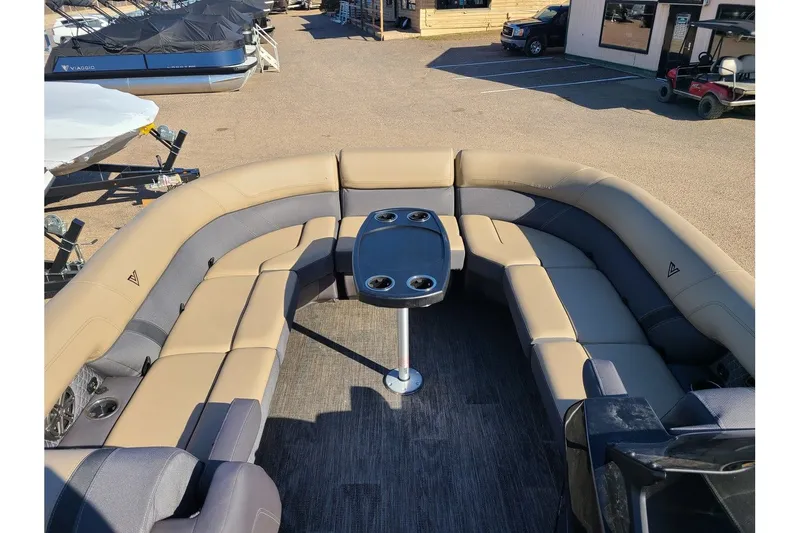 Slide: The Image of Viaggio Lago Z 24S Tritoon With A 250HP Suzuki Motor 2024 - 20