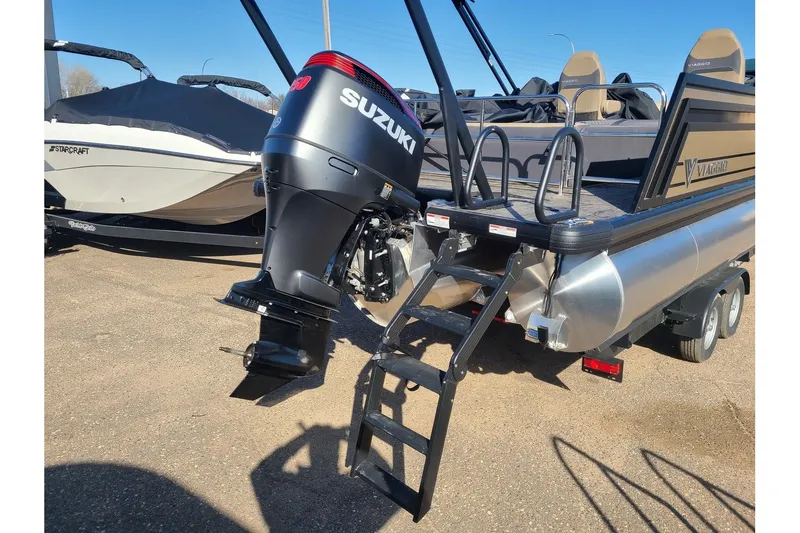 Slide: The Image of Viaggio Lago Z 24S Tritoon With A 250HP Suzuki Motor 2024 - 3