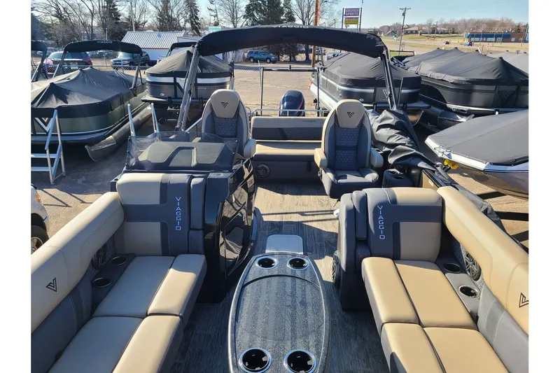 Slide: The Image of Viaggio Lago Z 24S Tritoon With A 250HP Suzuki Motor 2024 - 5