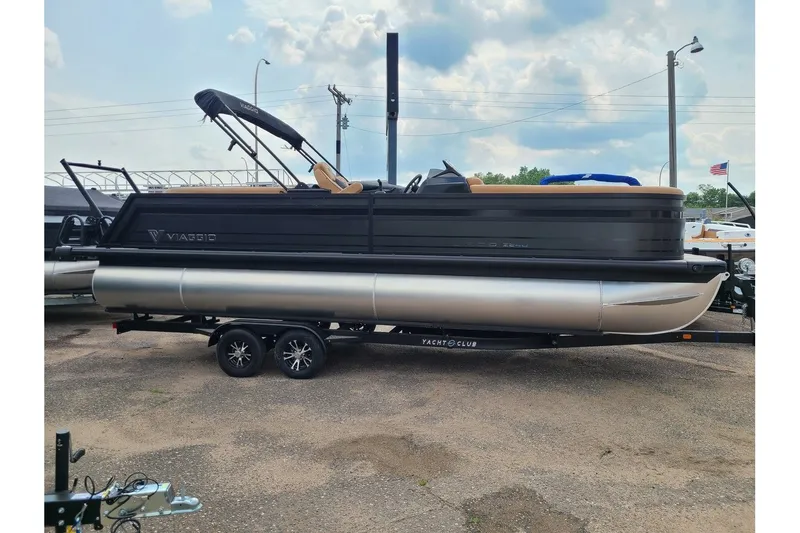 The Image of Viaggio Lago Z24U Tritoon W/ 250HP Suzuki Motor 2025 - 1