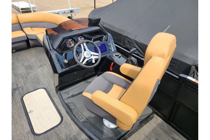 Slide: The Image of Viaggio Lago Z24U Tritoon W/ 250HP Suzuki Motor 2025 - 10