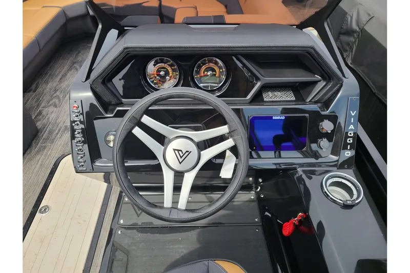 Slide: The Image of Viaggio Lago Z24U Tritoon W/ 250HP Suzuki Motor 2025 - 11