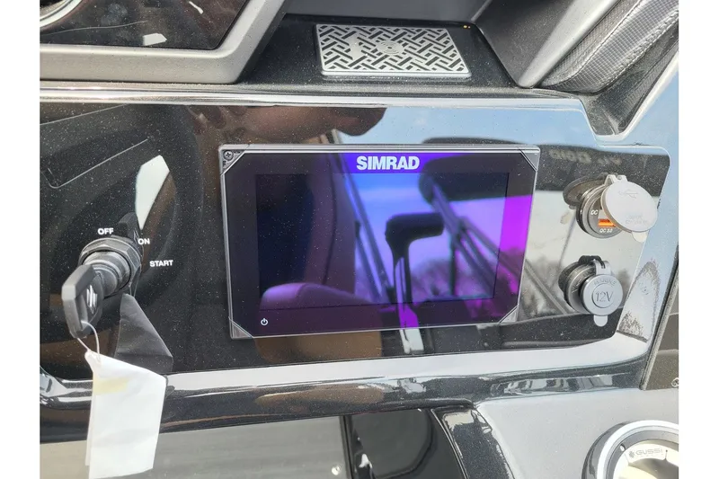 Slide: The Image of Viaggio Lago Z24U Tritoon W/ 250HP Suzuki Motor 2025 - 13