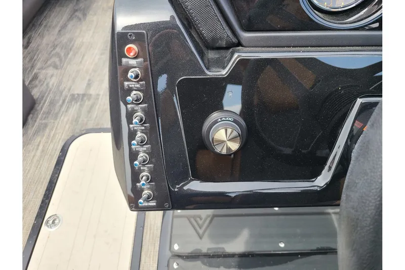 Slide: The Image of Viaggio Lago Z24U Tritoon W/ 250HP Suzuki Motor 2025 - 14