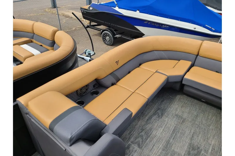 Slide: The Image of Viaggio Lago Z24U Tritoon W/ 250HP Suzuki Motor 2025 - 17