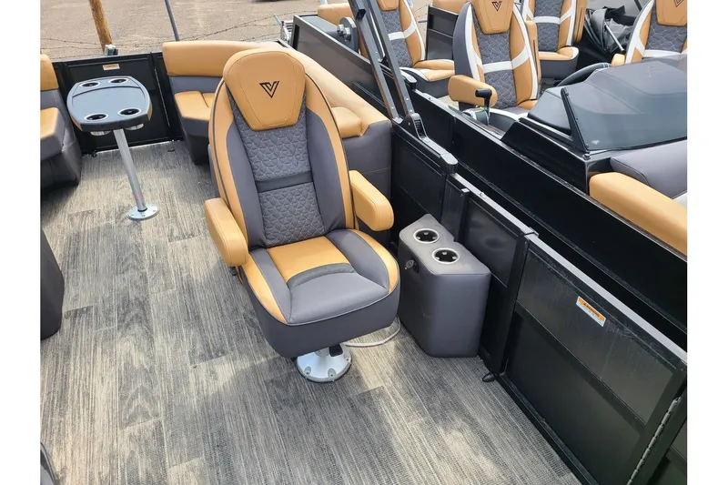 Slide: The Image of Viaggio Lago Z24U Tritoon W/ 250HP Suzuki Motor 2025 - 4