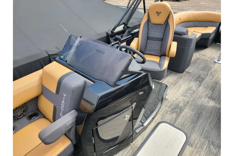 Slide: The Image of Viaggio Lago Z24U Tritoon W/ 250HP Suzuki Motor 2025 - 5