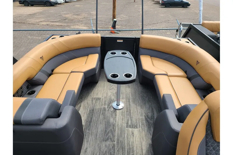 Slide: The Image of Viaggio Lago Z24U Tritoon W/ 250HP Suzuki Motor 2025 - 6