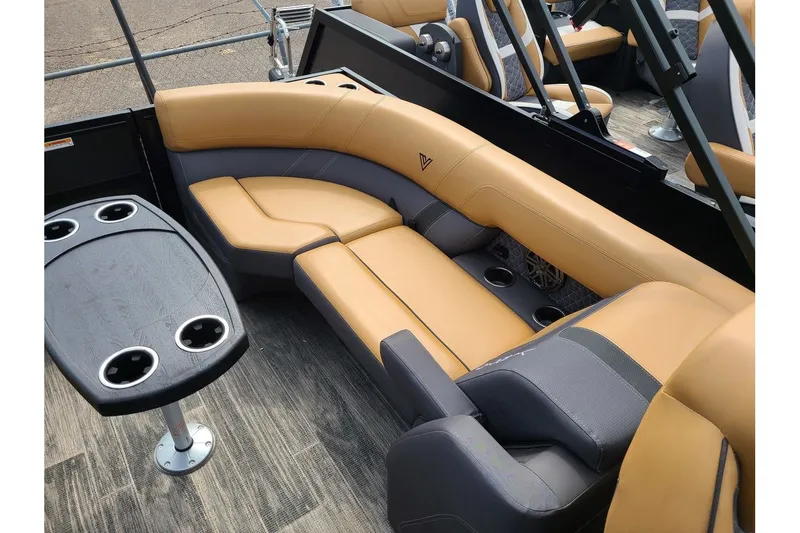 Slide: The Image of Viaggio Lago Z24U Tritoon W/ 250HP Suzuki Motor 2025 - 7