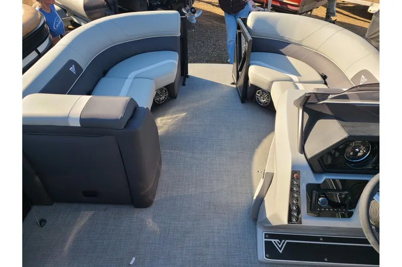 Slide: The Image of Viaggio Lago X20U 2025 - 16