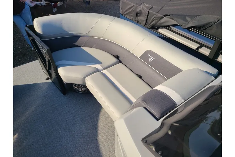 Slide: The Image of Viaggio Lago X20U 2025 - 17