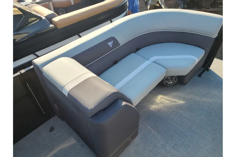 Slide: The Image of Viaggio Lago X20U 2025 - 18