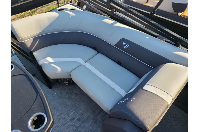 Slide: The Image of Viaggio Lago X20U 2025 - 8