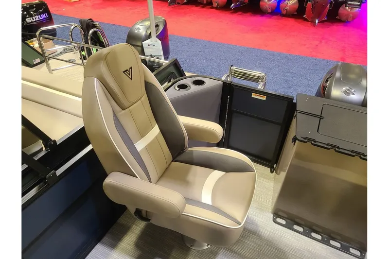 Slide: The Image of Viaggio Lago X20F W/ 115HP Suzuki Motor 2025 - 10
