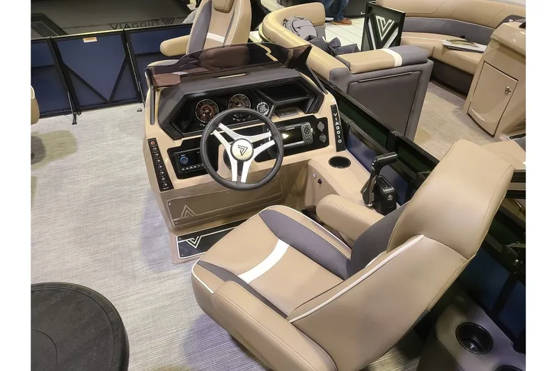 Slide: The Image of Viaggio Lago X20F W/ 115HP Suzuki Motor 2025 - 13