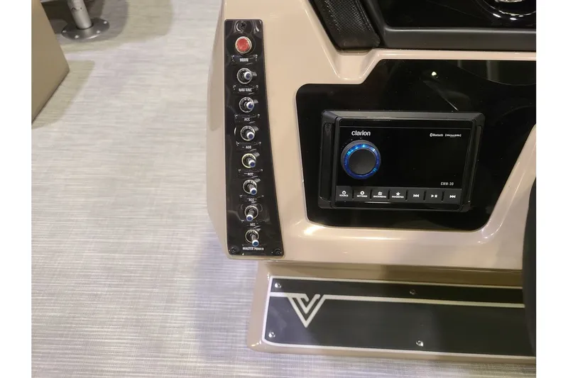 Slide: The Image of Viaggio Lago X20F W/ 115HP Suzuki Motor 2025 - 16