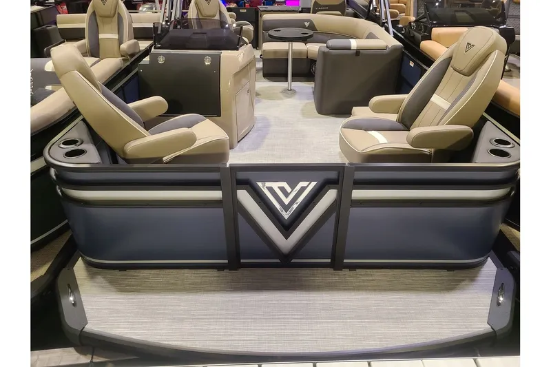 Slide: The Image of Viaggio Lago X20F W/ 115HP Suzuki Motor 2025 - 3