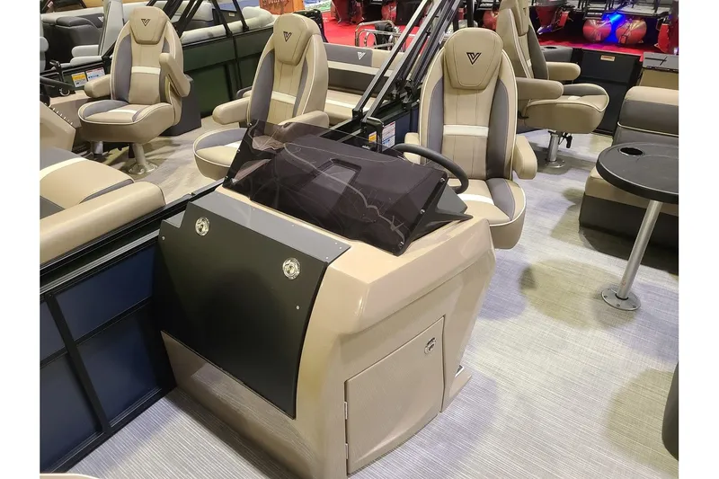 Slide: The Image of Viaggio Lago X20F W/ 115HP Suzuki Motor 2025 - 5