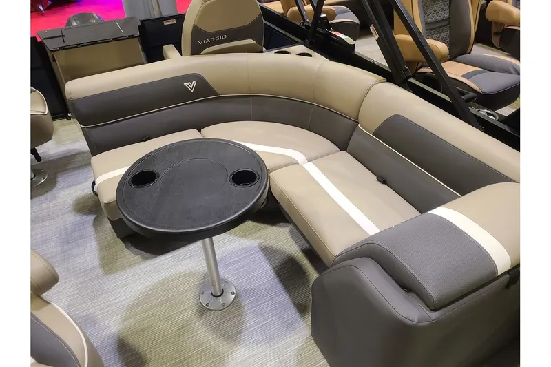 Slide: The Image of Viaggio Lago X20F W/ 115HP Suzuki Motor 2025 - 7