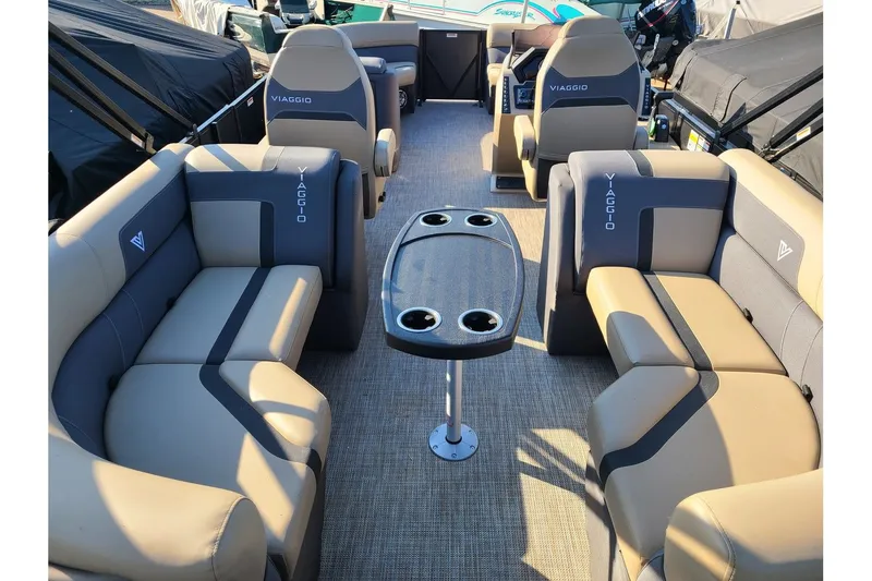 Slide: The Image of Viaggio Lago X-U 22 2025 - 10