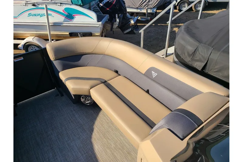 Slide: The Image of Viaggio Lago X-U 22 2025 - 15