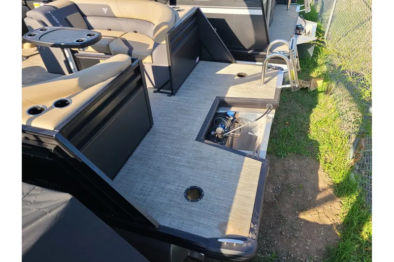 Slide: The Image of Viaggio Lago X-U 22 2025 - 3