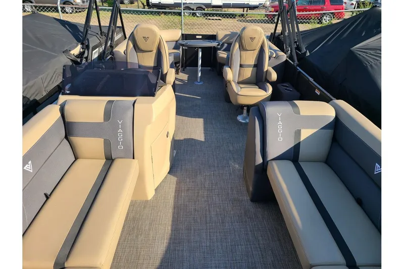 Slide: The Image of Viaggio Lago X-U 22 2025 - 4