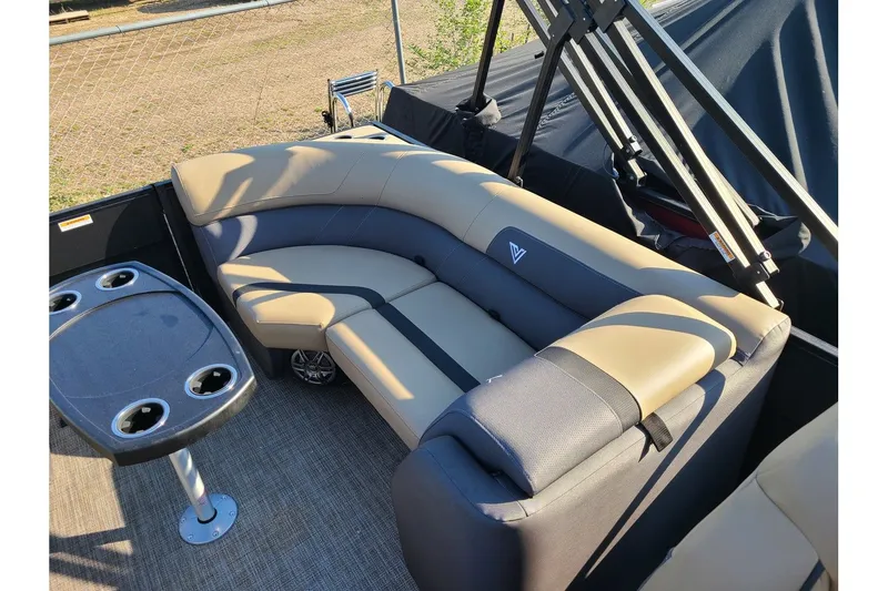 Slide: The Image of Viaggio Lago X-U 22 2025 - 8