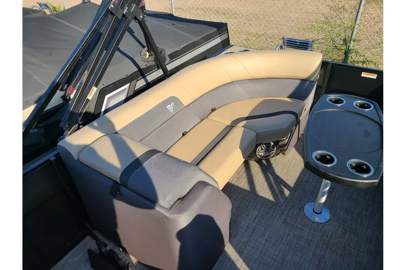 Slide: The Image of Viaggio Lago X-U 22 2025 - 9