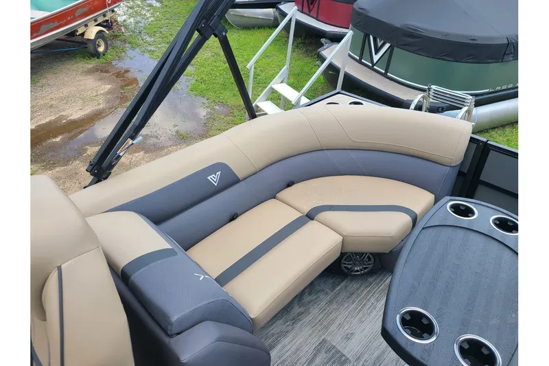Slide: The Image of Viaggio Lago X20U 2025 - 10