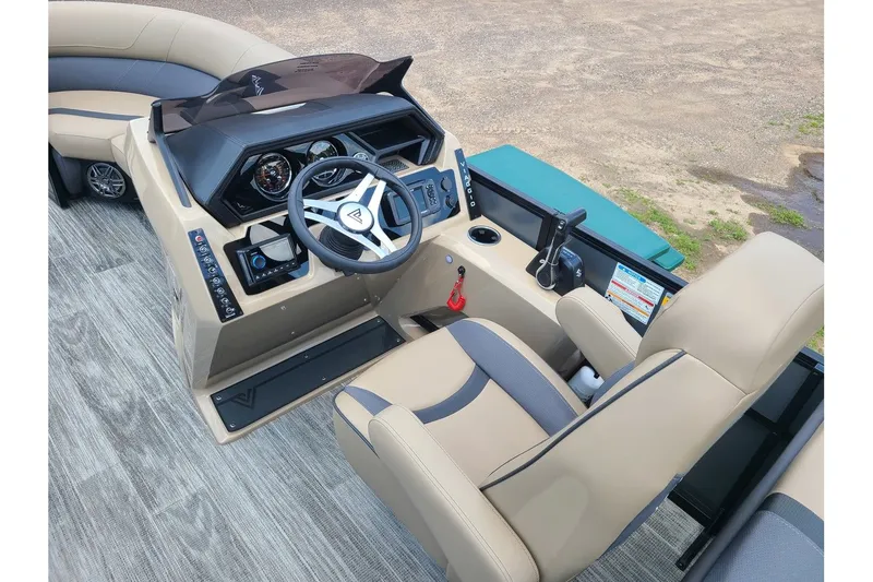 Slide: The Image of Viaggio Lago X20U 2025 - 12