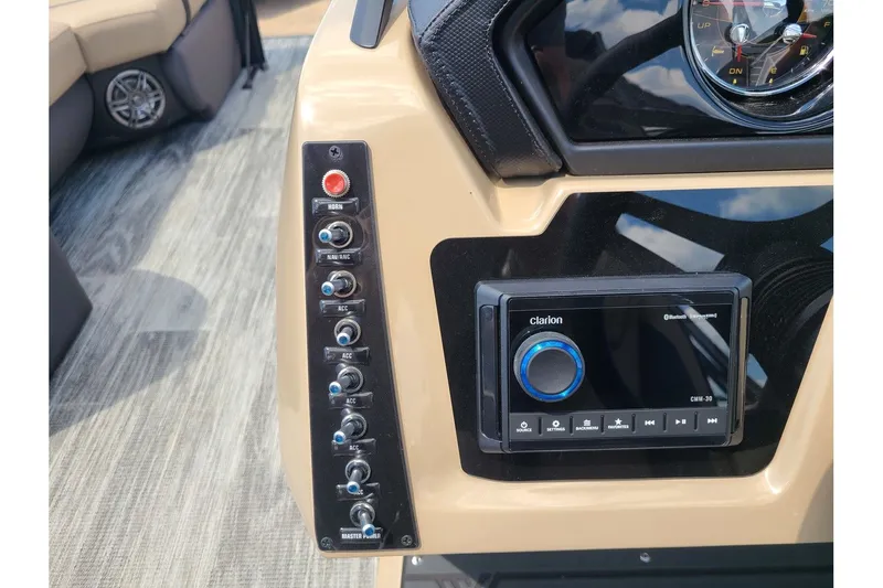 Slide: The Image of Viaggio Lago X20U 2025 - 16