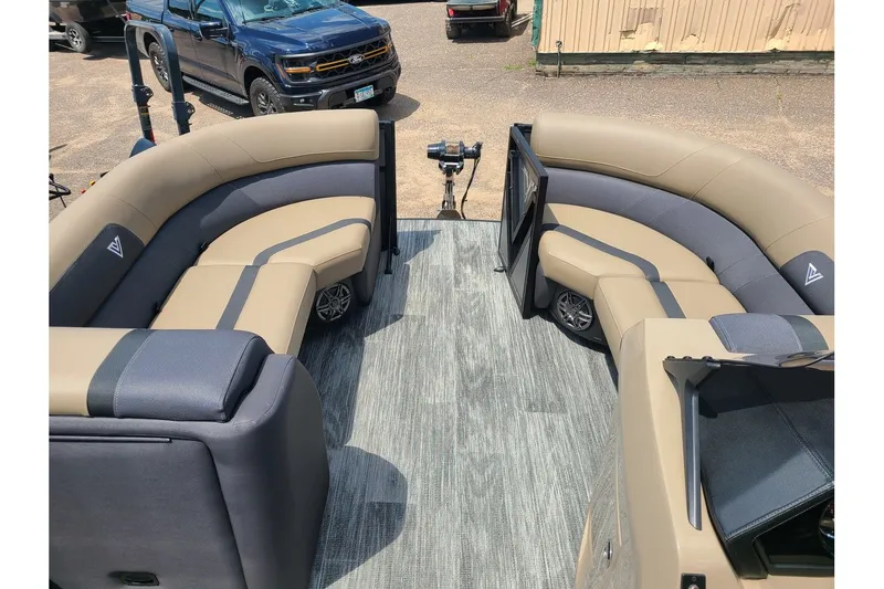 Slide: The Image of Viaggio Lago X20U 2025 - 17