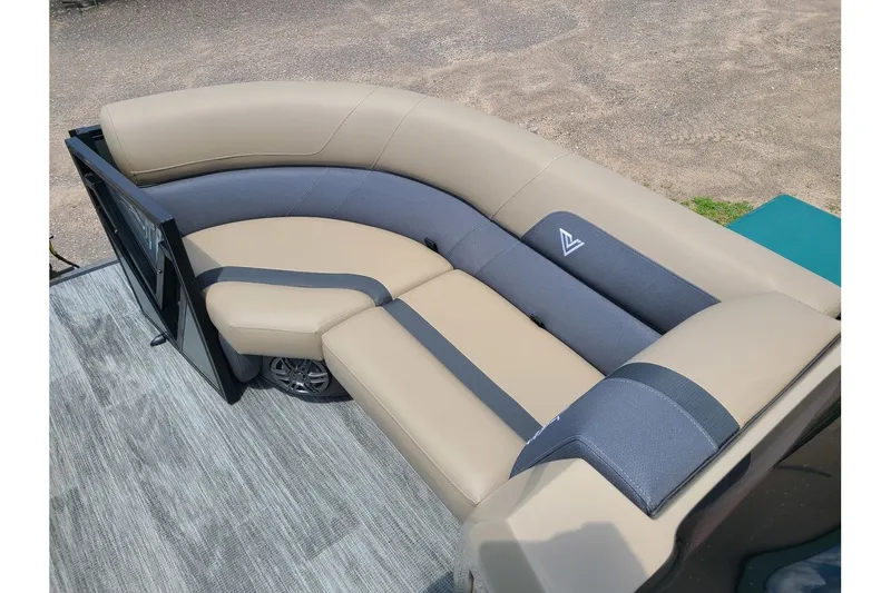 Slide: The Image of Viaggio Lago X20U 2025 - 18